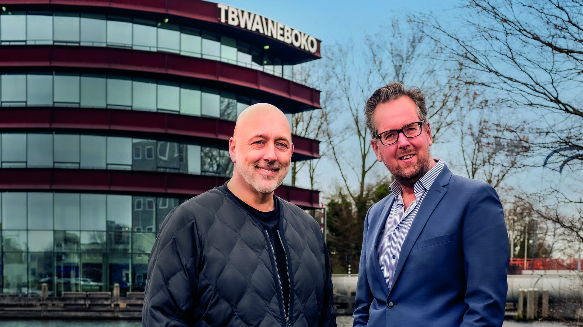 Darre van Dijk en Arno de Jong voor het TBWA/NEBOKO gebouw